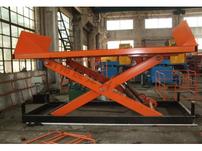 鋼廠專(zhuān)用升降機(jī)